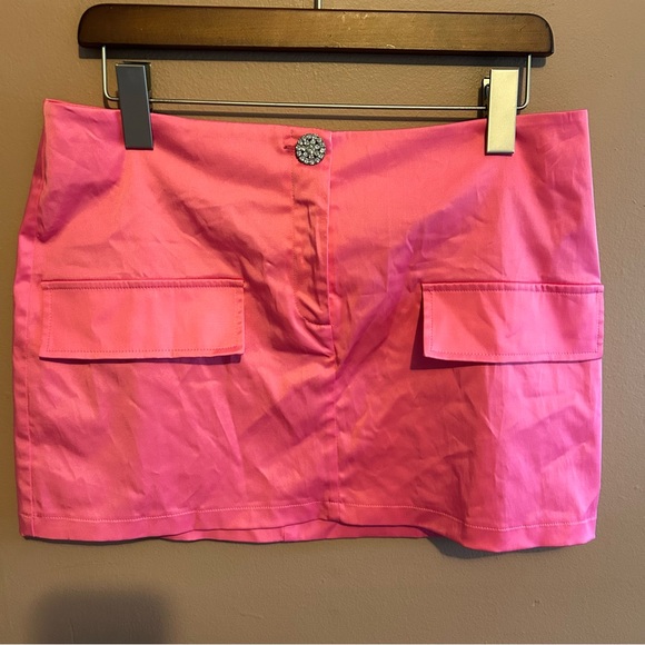 NWT ZARA Barbie Pink Silky Satin Mini Skirt With‎ Jewelry Button Size Medium - Picture 5 of 7